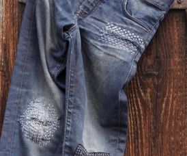 lappade jeans, visible mending